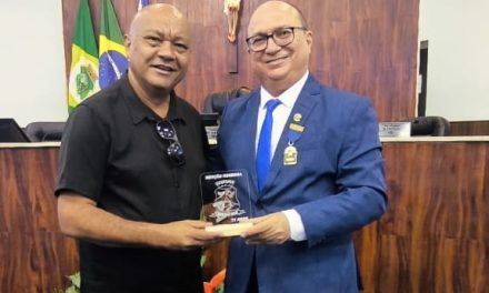 APEOC PARTICIPA DE SESSÃO SOLENE QUE HOMENAGEOU OS 77 ANOS DA EEMTI JENNY GOMES