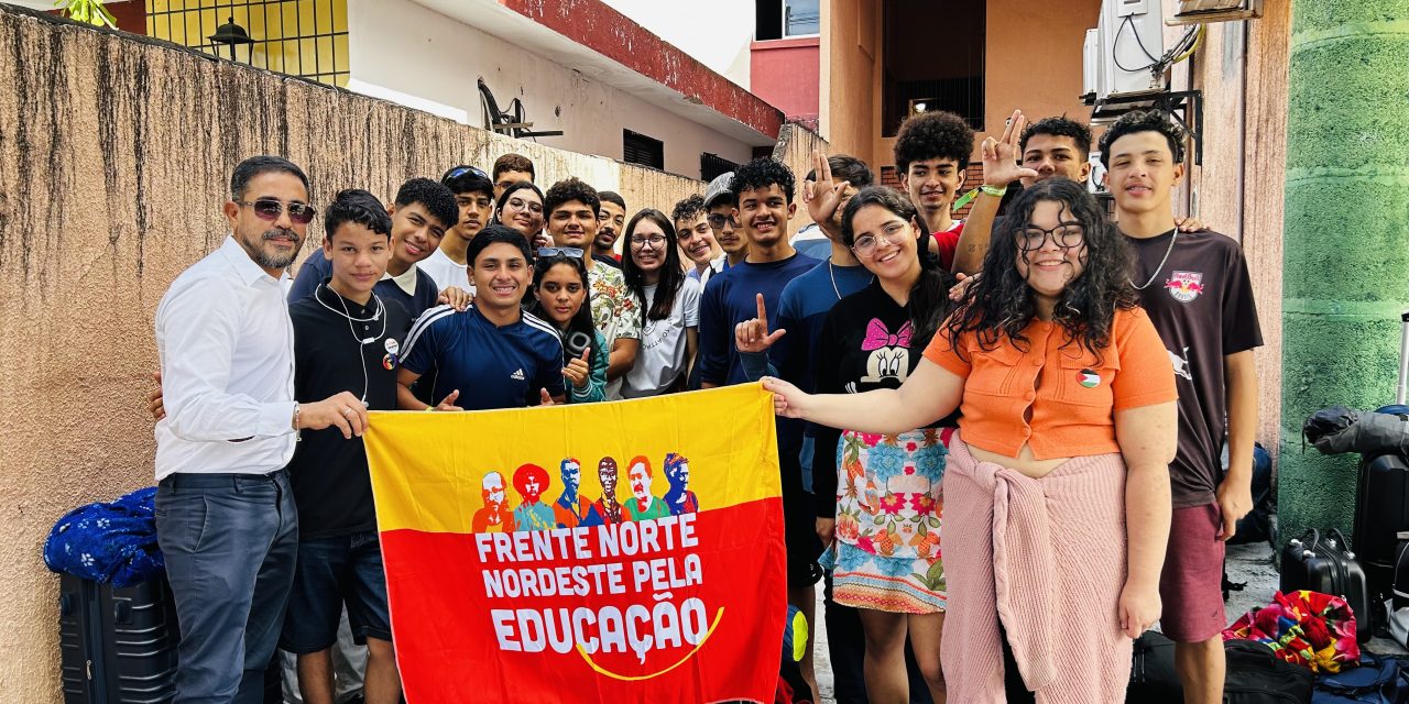 APEOC E FRENTE NORTE NORDESTE RECEBEM PARTE DA DELEGAÇÃO DO CEARÁ QUE FOI PARA O 45° CONGRESSO DA UBES