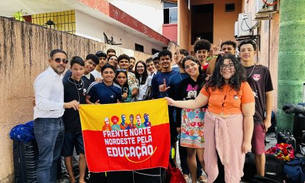 APEOC E FRENTE NORTE NORDESTE RECEBEM PARTE DA DELEGAÇÃO DO CEARÁ QUE FOI PARA O 45° CONGRESSO DA UBES
