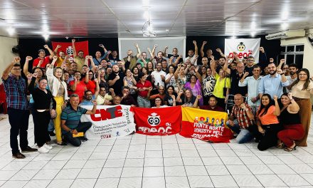 ENCONTRO ESTADUAL APROVA RESOLUÇÃO POLÍTICA E DEBATE AS LUTAS DA EDUCAÇÃO PÚBLICA