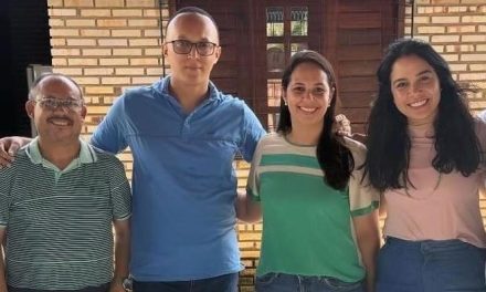 CASCAVEL: APEOC ENTREGA CARTA DE COMPROMISSO COM À EDUCAÇÃO À PRÉ-CANDIDATA AO PLEITO MUNICIPAL