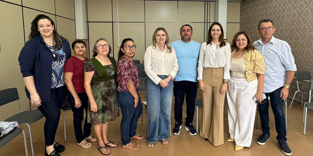 TAUÁ: APEOC PARTICIPA DE REUNIÃO DO CONSELHO DO IPPSMT E COBRA CONCURSO PÚBLICO