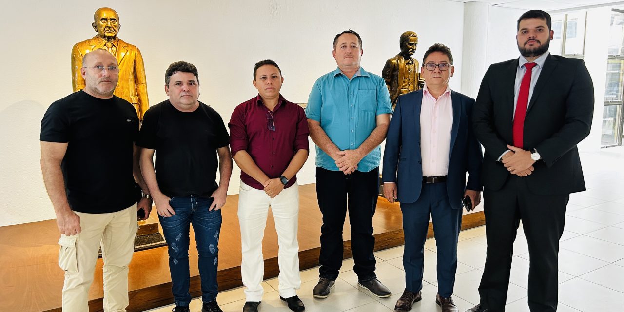 APEOC ACOMPANHA JULGAMENTO DA AMPLIAÇÃO DEFINITIVA DE CARGA HORÁRIA DE ICÓ