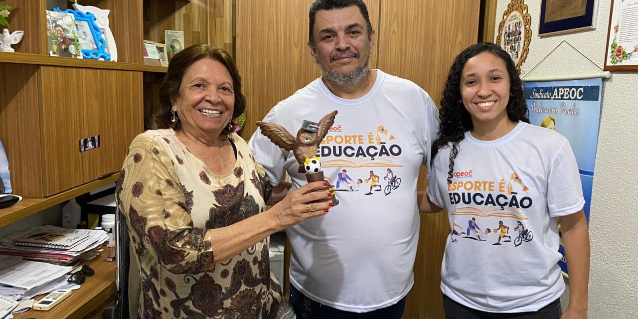 PROFESSORA PENHA ALENCAR É A PRIMEIRA AGRACIADA COM O TROFÉU MESTRES NO ESPORTE