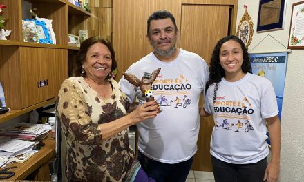 PROFESSORA PENHA ALENCAR É A PRIMEIRA AGRACIADA COM O TROFÉU MESTRES NO ESPORTE