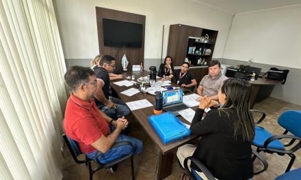 PACAJUS: APEOC SE REÚNE COM SECRETÁRIA DE EDUCAÇÃO E DISCUTE PAUTAS URGENTES DA CATEGORIA