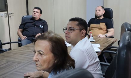 APEOC FISCALIZA RECURSOS DA EDUCAÇÃO EM REUNIÃO DO CONSELHO ESTADUAL DO FUNDEB