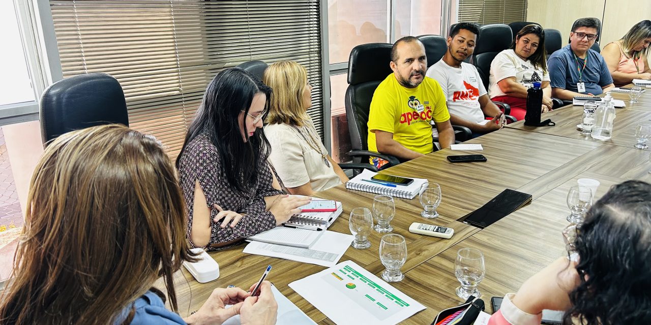 APEOC E ESTUDANTES PARTICIPAM DE REUNIÃO DO GT INTERINSTITUCIONAL INFRAESTRUTURA E ALIMENTAÇÃO ESCOLAR E FAZ ENCAMINHAMENTOS