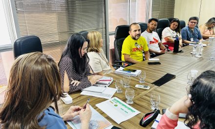APEOC E ESTUDANTES PARTICIPAM DE REUNIÃO DO GT INTERINSTITUCIONAL INFRAESTRUTURA E ALIMENTAÇÃO ESCOLAR E FAZ ENCAMINHAMENTOS