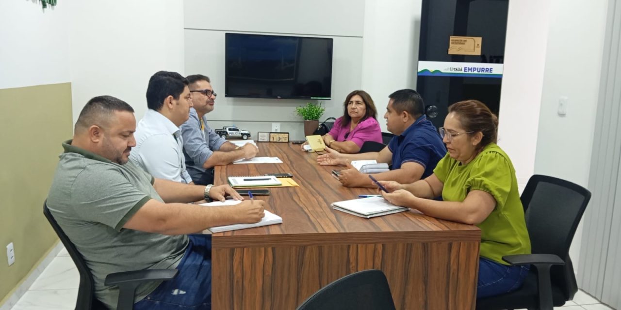 TAUÁ: APEOC SE REÚNE COM PREFEITURA, DISCUTE PAUTAS URGENTES DA CATEGORIA E FAZ ENCAMINHAMENTOS