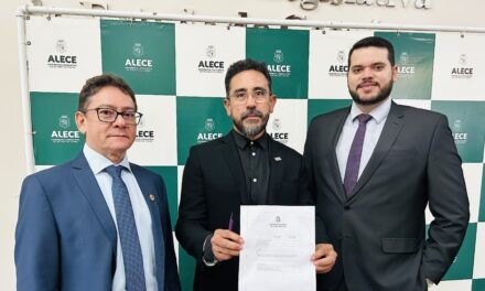 PARABÉNS AOS FUNCIONÁRIOS DA EDUCAÇÃO. TETO QUEBRADO COM A LUTA DE TODOS!