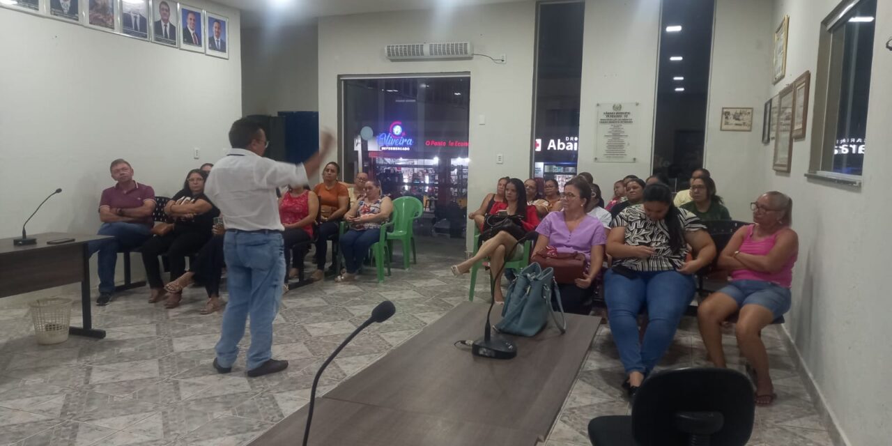 ABAIARA: APEOC REALIZA PLENÁRIA E DEBATE AÇÕES JURÍDICAS DA EDUCAÇÃO COM A CATEGORIA