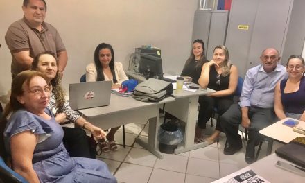 ACOPIARA: APEOC SE REÚNE COM SECRETÁRIA DE EDUCAÇÃO PARA TRATAR DE PAUTAS EMERGENCIAIS DA CATEGORIA