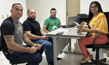 CHOROZINHO: APEOC COBRA MESA DE NEGOCIAÇÃO E SE REÚNE COM SECRETÁRIA DE EDUCAÇÃO