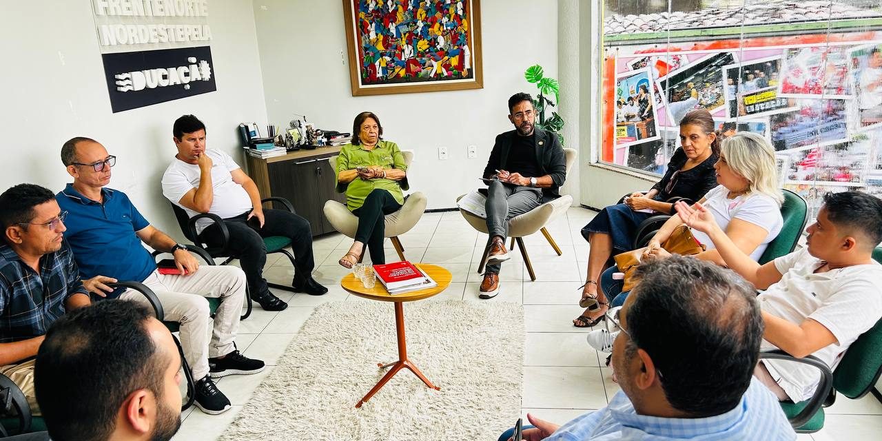 PRESIDENTE DA APEOC SE REÚNE COM COMISSÃO MUNICIPAL DE PACAJUS E FAZ IMPORTANTES ENCAMINHAMENTOS