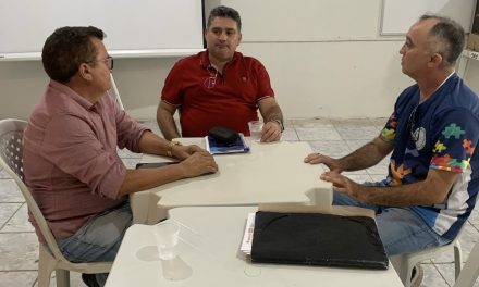 SANTANA DO ACARAÚ: APEOC DISCUTE PAUTAS URGENTES DA CATEGORIA COM O SECRETÁRIO DE EDUCAÇÃO