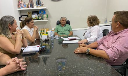 JAGUARUANA: APEOC DISCUTE COM GESTÃO MUNICIPAL REAJUSTE, AMPLIAÇÃO E PLANO DE CARGOS E CARREIRAS