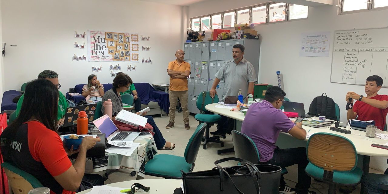 SINDICATO APEOC VISITA A EEEP PROFESSORA ABGAIL SAMPAIO, EM PARACURU, PARA AVALIAR AS CONDIÇÕES ESTRUTURAIS DA ESCOLA