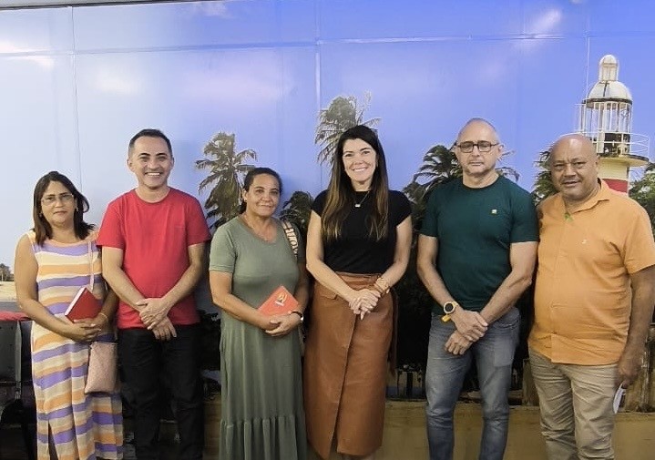 PARACURU: APEOC DEBATE COM PREFEITA PAUTAS URGENTES DA CATEGORIA