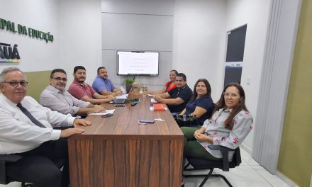 TAUÁ: EM MESA DE NEGOCIAÇÃO, SINDICATO APEOC DEBATE PAUTAS URGENTES DA CATEGORIA COM A GESTÃO MUNICIPAL
