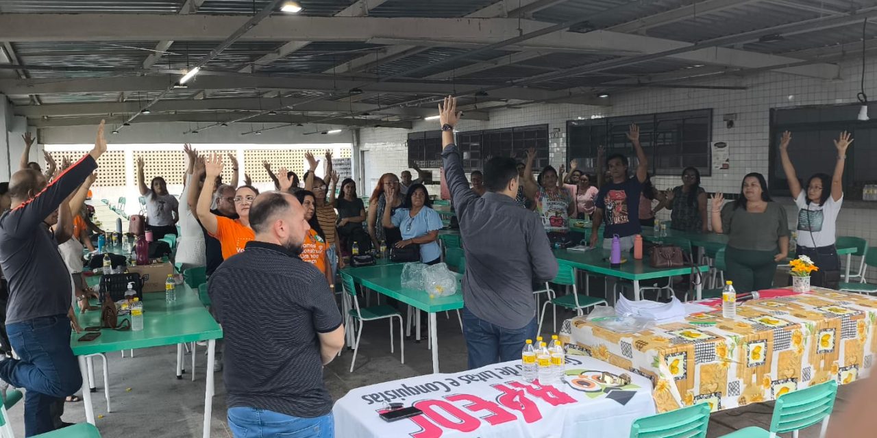 PACATUBA: APEOC PROMOVE ASSEMBLEIA COM A CATEGORIA E APROVA ATUAÇÃO DO SINDICATO NAS AÇÕES DO FUNDEF, FUNDEB E PREV-FUNDEB