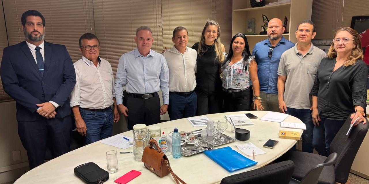 PACATUBA: APEOC DISCUTE COM PREFEITURA, REFORMULAÇÃO DO PLANO DE CARGOS E CARREIRAS, PRECATÓRIO DO FUNDEF, AÇÕES DO FUNDEB E DEMAIS PAUTAS DA CATEGORIA