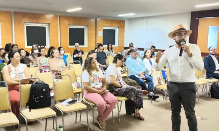 PROFESSOR ANÍZIO DEBATE FINANCIAMENTO DA EDUCAÇÃO NO 1º SEMINÁRIO FORMATIVO DOS TRABALHADORES DO SINDSMCRATO