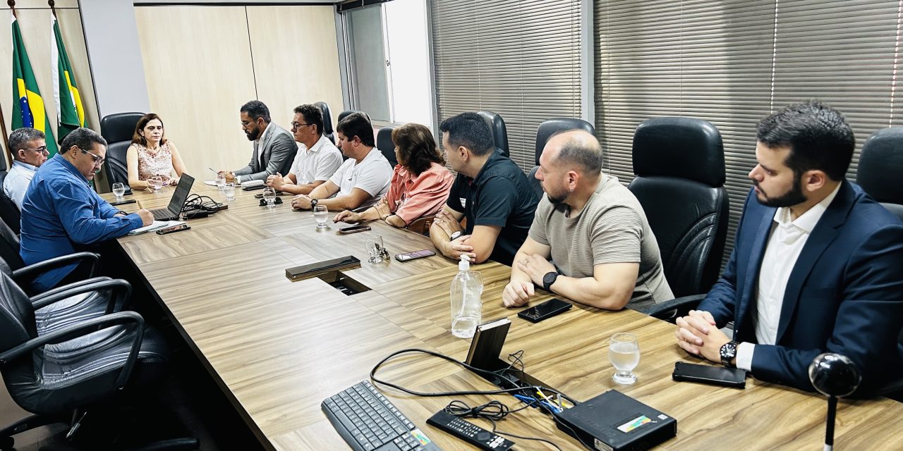 MESA DE NEGOCIAÇÃO: APEOC E SEDUC DEBATEM A EFETIVAÇÃO DE PAUTAS DA CAMPANHA SALARIAL 2025