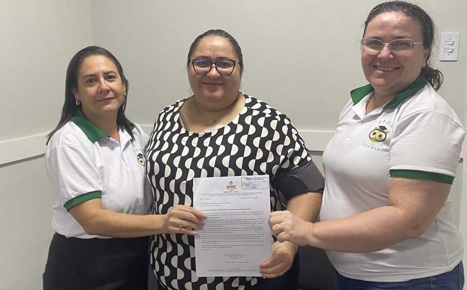 GRANJA: SINDICATO APEOC BUSCA ESCLARECIMENTOS SOBRE QUESTÕES LIGADAS AO INSS EM REUNIÃO COM SUBSECRETÁRIA DE ADMINISTRAÇÃO DO MUNICÍPIO