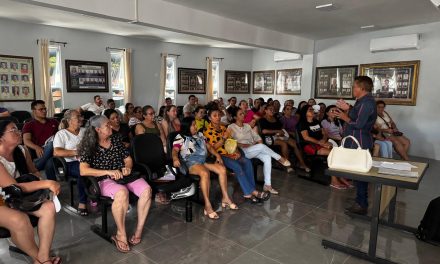 JAGUARUANA: EM PLENÁRIA, SINDICATO APEOC REALIZA ESTUDO DO PLANO DE CARGOS E CARREIRAS DO MAGISTÉRIO PARA A MELHOR APLICAÇÃO