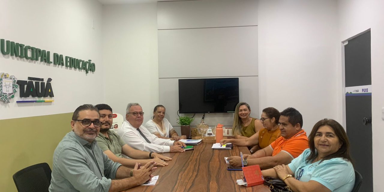 TAUÁ: COMISSÃO MUNICIPAL DA APEOC SE REÚNE COM A SECRETARIA DE EDUCAÇÃO PARA TRATAR DE PAUTAS DA CATEGORIA