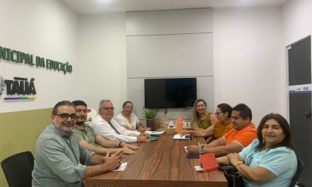 TAUÁ: COMISSÃO MUNICIPAL DA APEOC SE REÚNE COM A SECRETARIA DE EDUCAÇÃO PARA TRATAR DE PAUTAS DA CATEGORIA