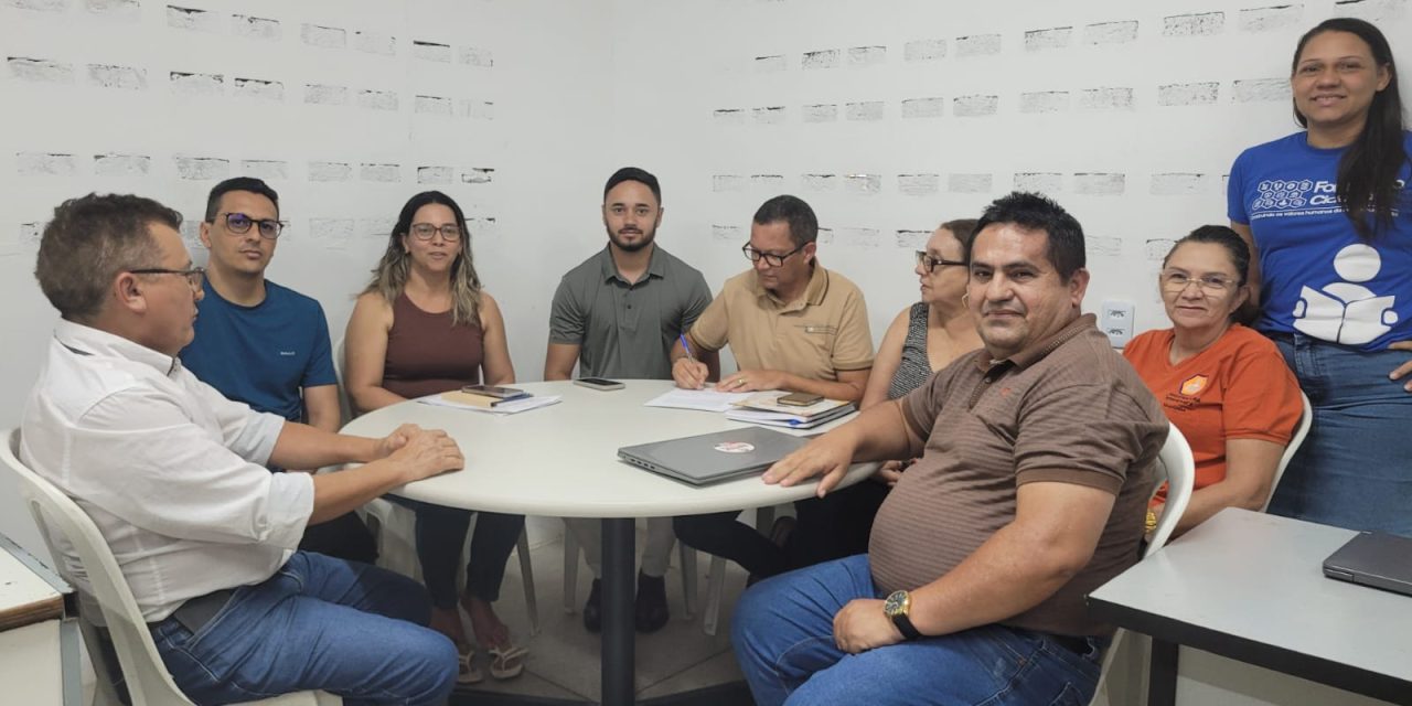 JATI: APEOC PARTICIPA DE AUDIÊNCIA NA SECRETARIA MUNICIPAL DE EDUCAÇÃO PARA TRATAR DE PAUTAS EMERGENCIAIS DA CATEGORIA