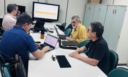 REUNIÃO TÉCNICA APEOC E SEDUC BATEM OS NÚMEROS QUE SERÃO APRESENTADOS NA AUDIÊNCIA COM O GOVERNADOR