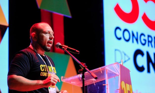 PROFESSOR ALESSANDRO CARVALHO, DIRIGENTE DO SINDICATO APEOC, É ELEITO PARA A DIREÇÃO EXECUTIVA DA CNTE