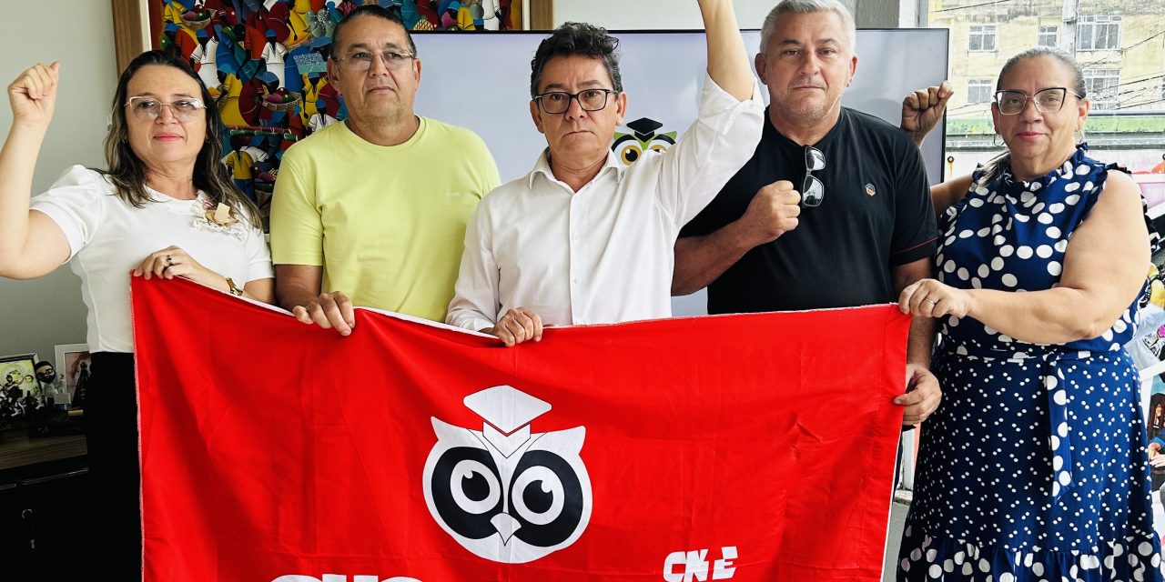 CARIDADE: SINDICATO APEOC SE MOBILIZA PARA ATO EM FRENTE À CÂMARA MUNICIPAL PELO FIM DO ATRASO DE SALÁRIO E PELOS RETROATIVOS