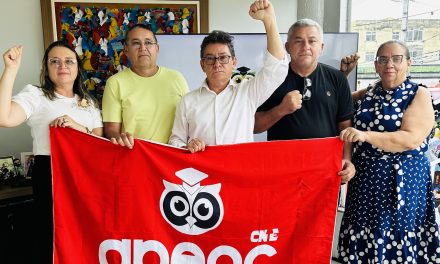 CARIDADE: SINDICATO APEOC SE MOBILIZA PARA ATO EM FRENTE À CÂMARA MUNICIPAL PELO FIM DO ATRASO DE SALÁRIO E PELOS RETROATIVOS