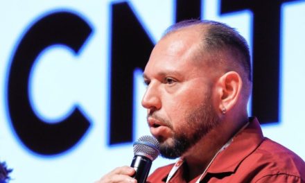 APEOC NA MÍDIA • BRASIL DE FATO • CEARÁ COMPÕE NOVA DIRETORIA DA CONFEDERAÇÃO NACIONAL DOS TRABALHADORES EM EDUCAÇÃO <br><h3>Os representantes são o professor Alessandro Carvalho, diretor do Sindicato APEOC e Ana Cristina, presidenta do SINDIUTE</h3> 