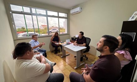 CATARINA: APEOC AVANÇA EM NEGOCIAÇÕES SOBRE CARREIRA E DIREITOS DOS PROFESSORES