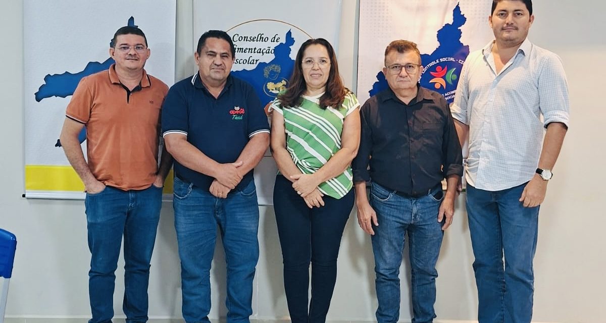 TAUÁ: SINDICATO APEOC E SECRETARIA DE EDUCAÇÃO SE REÚNEM PARA TRATAR DE REFORMULAÇÃO DO ESTATUTO DO MAGISTÉRIO