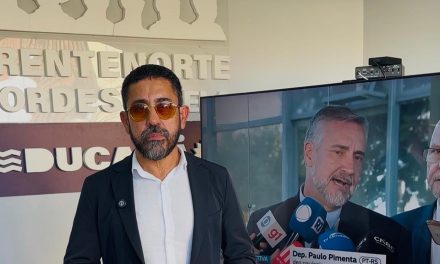 “É UM GOLPE CONTRA A EDUCAÇÃO!”, DENUNCIA O PROFESSOR ANÍZIO