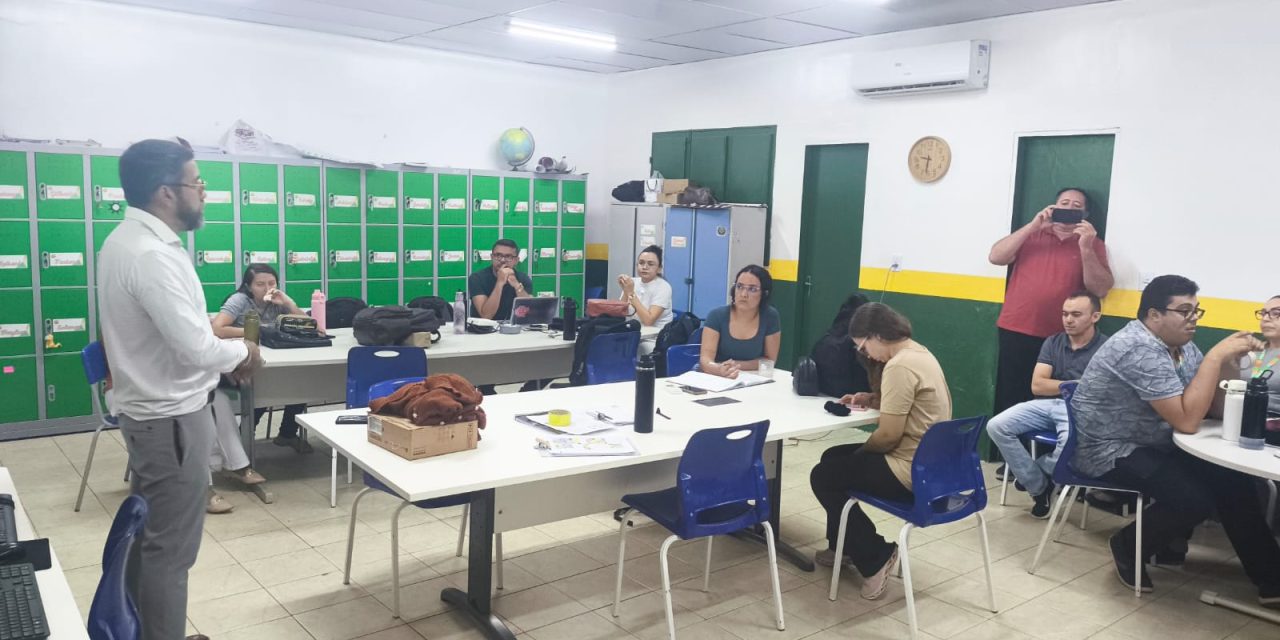 ICÓ: REALIZA VISITA TÉCNICA À EEMTI VIVINA MONTEIRO, E CONSTATA GRAVES PROBLEMAS ESTRUTURAIS