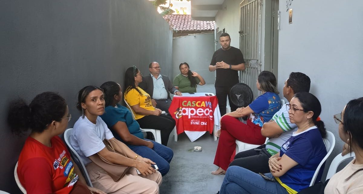 CASCAVEL: PROFESSORES PARTICIPAM DE PLENÁRIA DA APEOC E COBRAM AÇÃO DO TERÇO DE FÉRIAS E NOVO PCCR