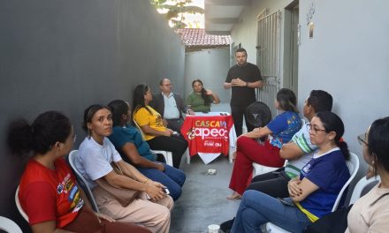 CASCAVEL: PROFESSORES PARTICIPAM DE PLENÁRIA DA APEOC E COBRAM AÇÃO DO TERÇO DE FÉRIAS E NOVO PCCR