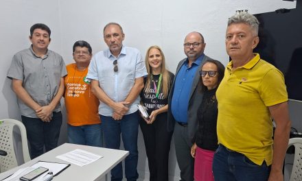 CAUCAIA: SINDICATO APEOC SE REÚNE COM PREFEITURA PARA TRATAR DE PAUTAS URGENTES DA CATEGORIA E FAZ ENCAMINHAMENTOS